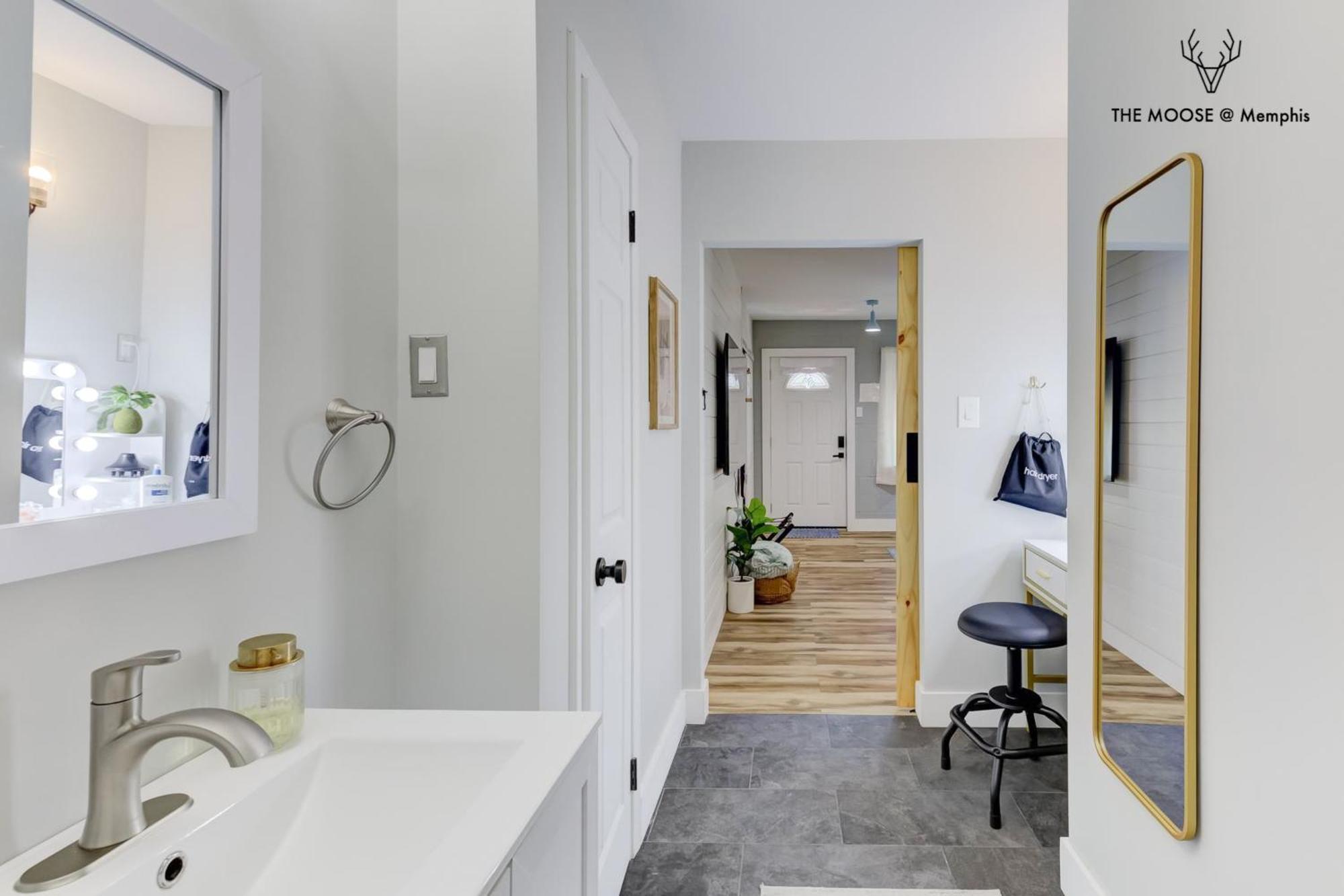 Appartamento The Moose #11 - Luxe Modern Loft With King Bed, Free Parking & Wi-Fi Memphis Esterno foto