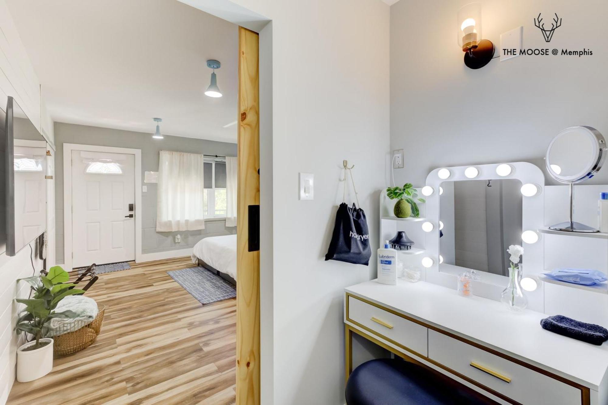 Appartamento The Moose #11 - Luxe Modern Loft With King Bed, Free Parking & Wi-Fi Memphis Esterno foto